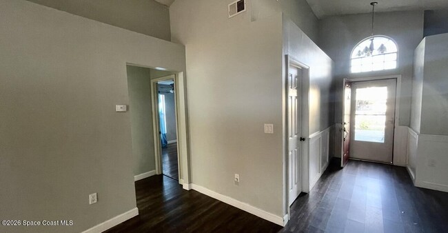 Building Photo - 2555 Street Pauls Dr