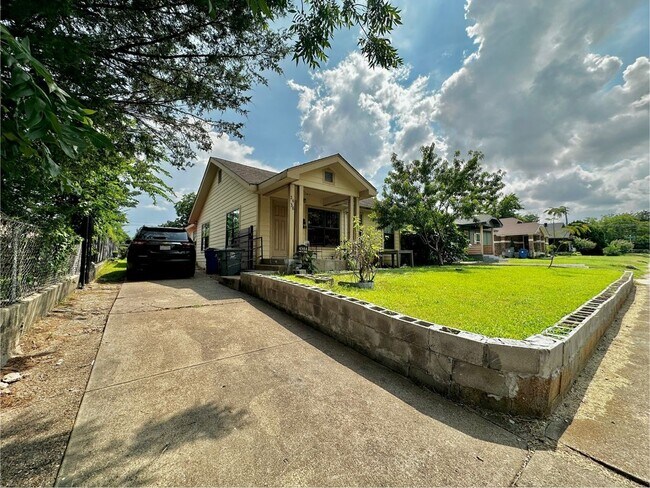 Foto del edificio - 2438 W Clarendon Dr
