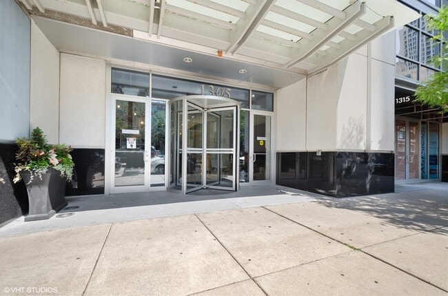 Building Photo - 1305 S Michigan Ave