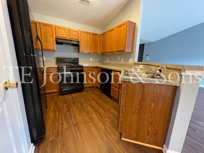 Building Photo - Charming 3 Bedroom Home with Bonus Room and Two Car Garage in Winston-Salem