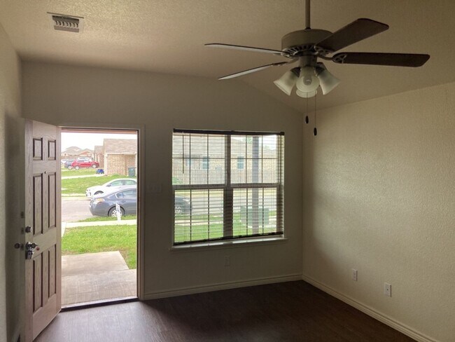Building Photo - 5706 Lariat Ct