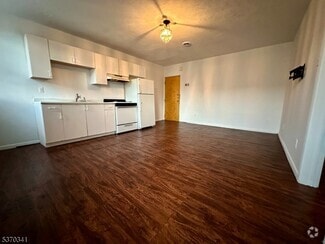 Building Photo - 530 Valley Brook Ave