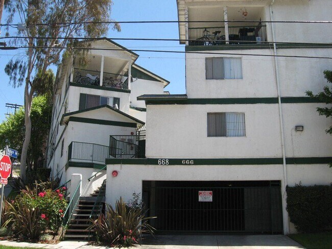 Foto del edificio - 668 Laveta Terrace