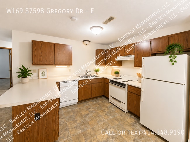 Building Photo - W169S7598-S7598 Gregory Dr