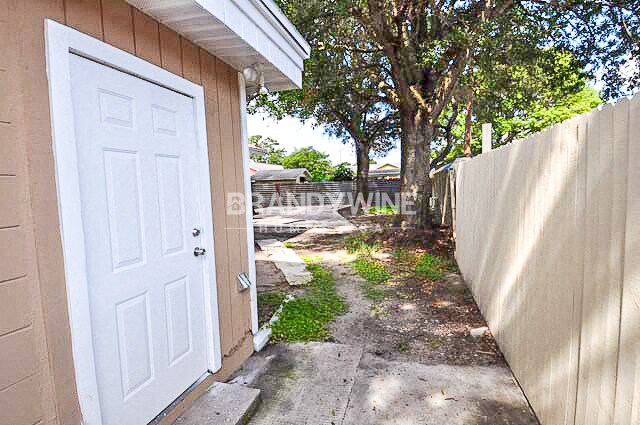 Foto del edificio - 6606 N Cameron Ave