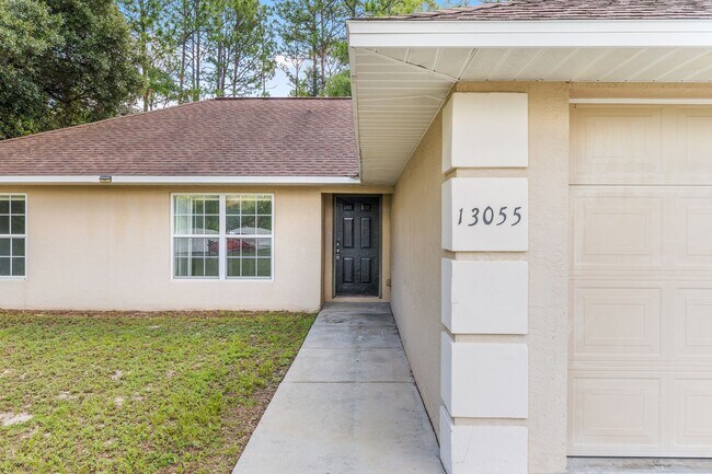 Building Photo - Spacious 3-Bedroom Home with Modern Open Floor Plan in Desirable Marion Oaks!