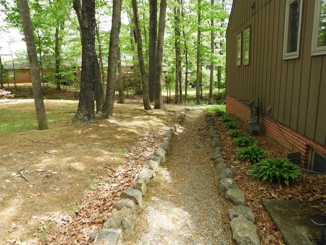 Building Photo - 1803 Inglewood Dr
