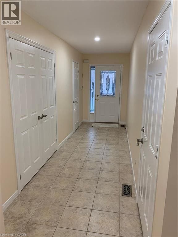Building Photo - 30 Meadow Wood Crescent