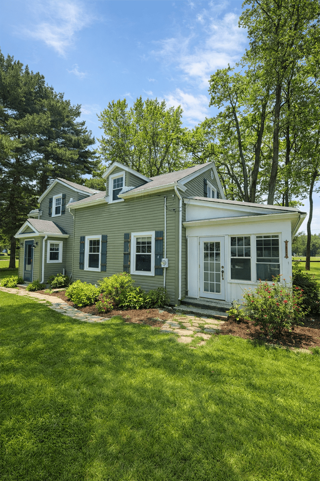 Building Photo - 4933 N Parma Rd