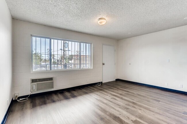 Foto del edificio - *** NOVEMBER MOVE-IN SPECIAL - Half Off Fi...