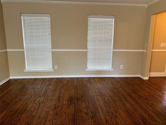Building Photo - 4008 Spring Garden Dr