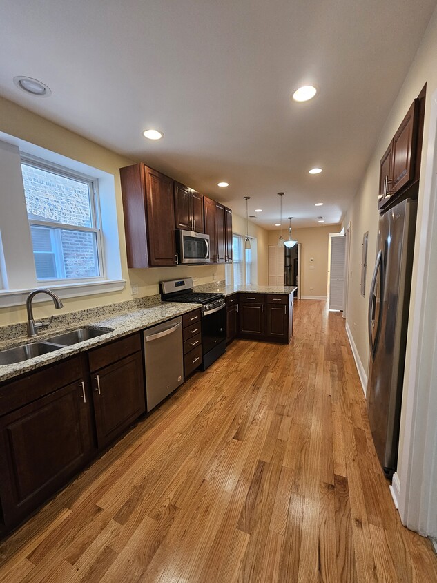 Foto principal - 6317 N Washtenaw Ave