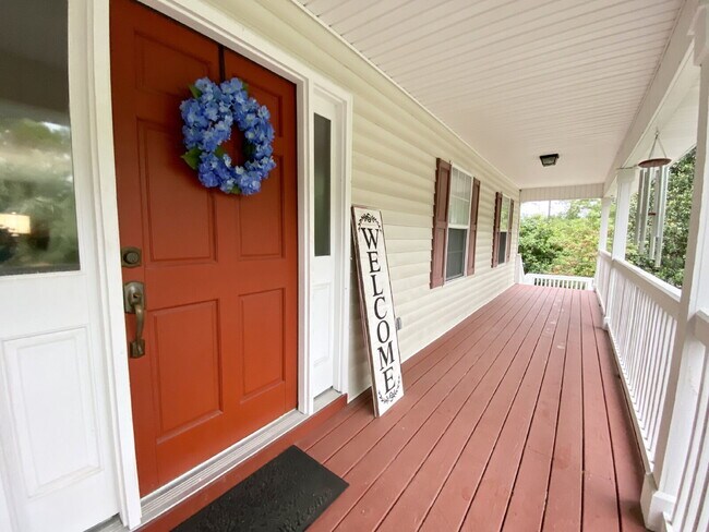 Building Photo - Duplex Apartment Close to Downtown Bluffton!