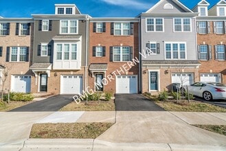 Building Photo - 8435 Girvan Ct