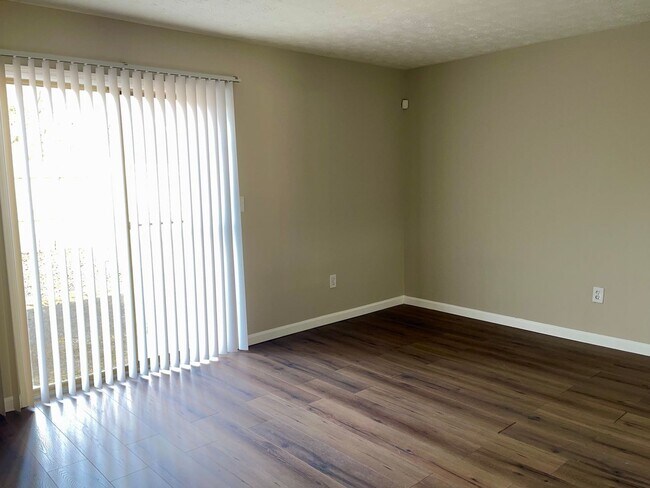 Building Photo - 5882 Sheldon Ct