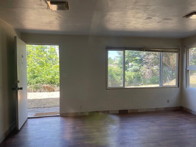 Foto del edificio - 1300 NE Williams St