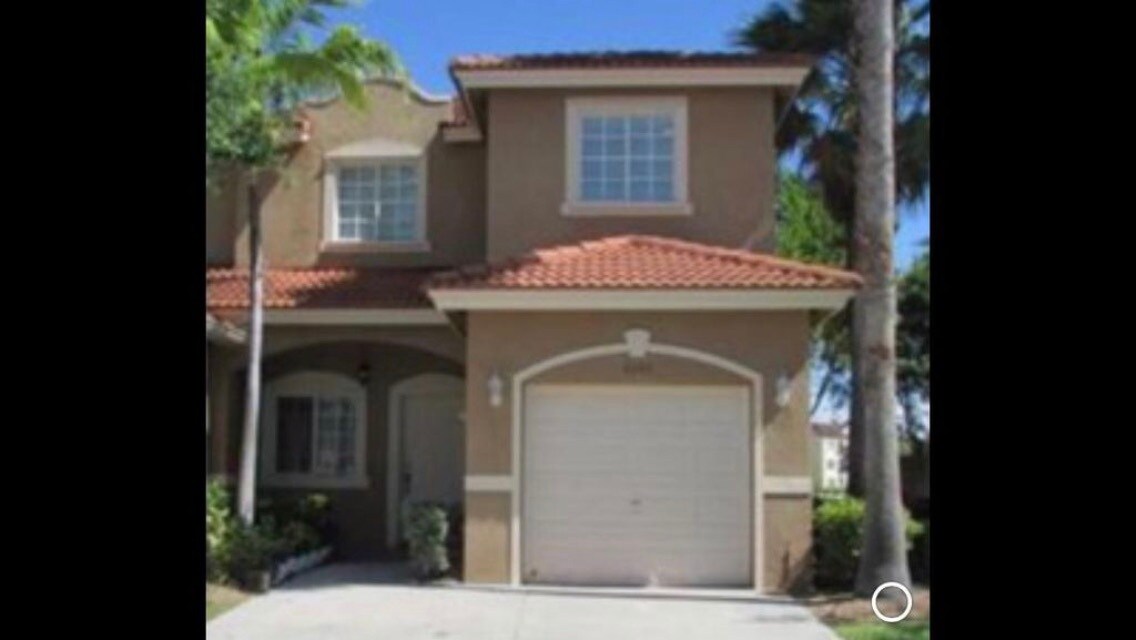 Corner home - 8595 SW 214th Ter