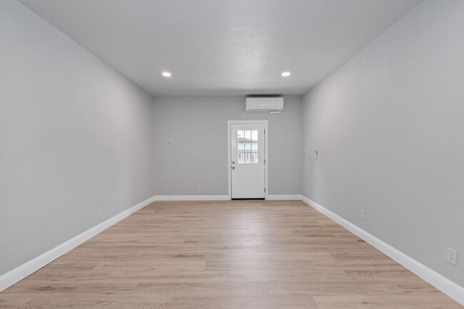 Building Photo - 1450 Rosewood Ln