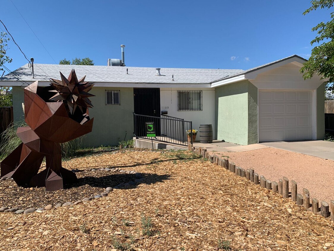 Primary Photo - Lovely 2 Bedroom, 2 Bath Home Near Old Town! Available Now!