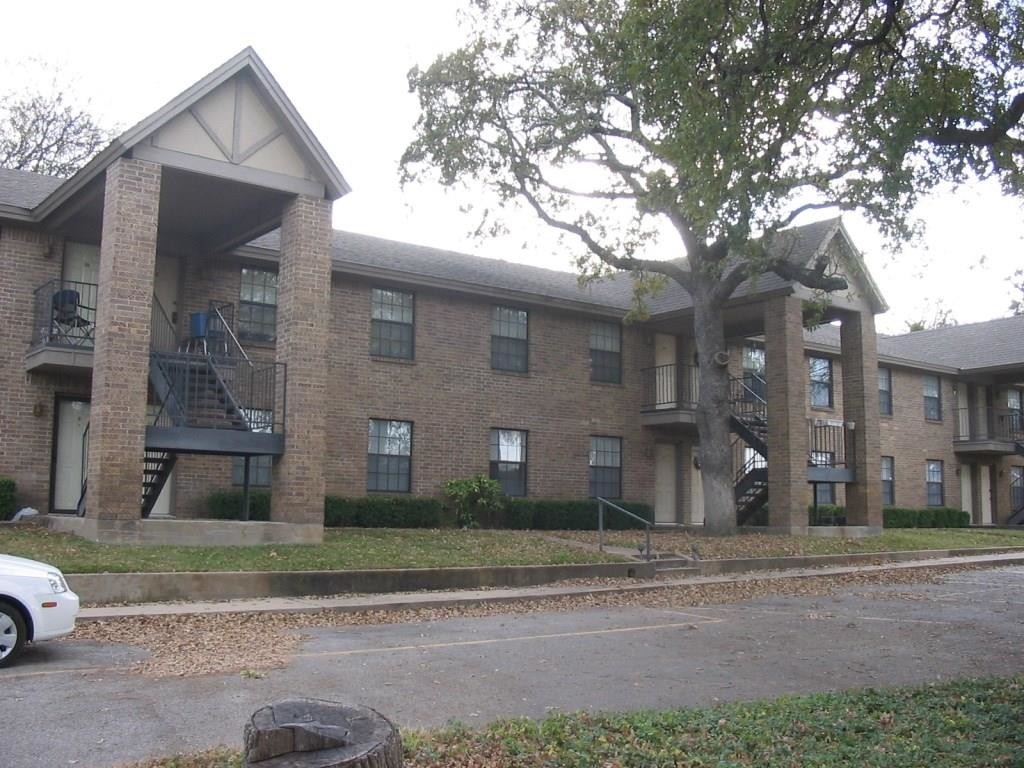 Primary Photo - 511 W Oak St
