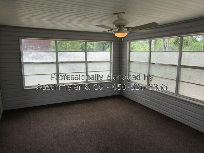 Building Photo - 2960 Hillcrest St