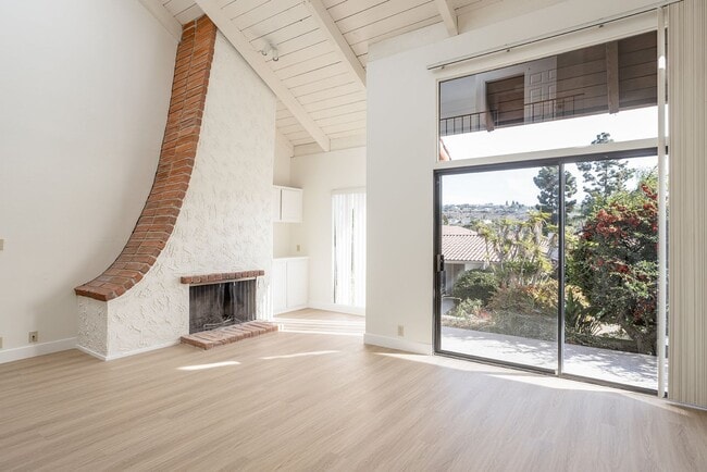 Building Photo - Charming 1 bedroom home in the Tranquil Casitas De La Costa Community.