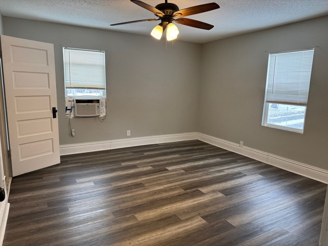 Building Photo - 1916 Faraon St