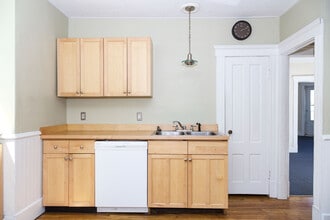 Unit 5 Kitchen - 1-5 Pine Pl