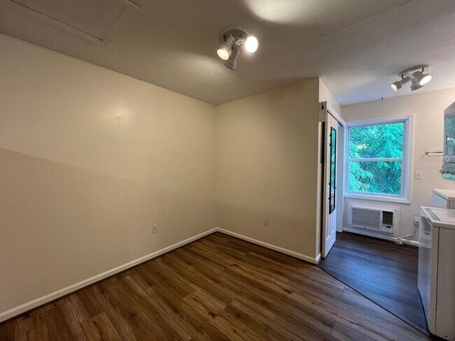 Building Photo - 183 Citadel Dr