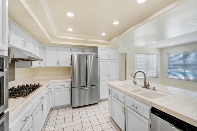 Foto del edificio - 1140 Regal Canyon Dr