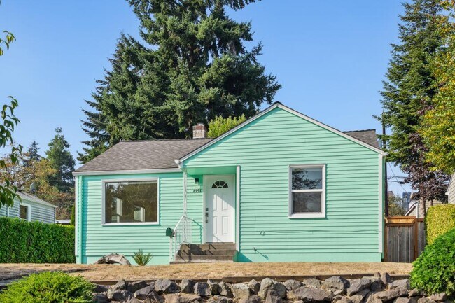 Building Photo - Wonderful West Seattle Home - 2 bedrooms