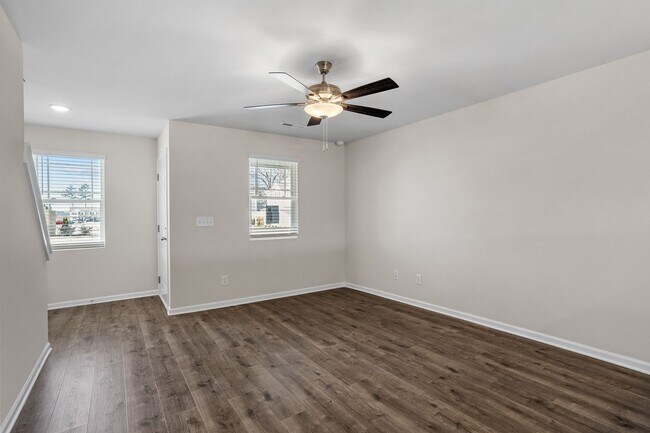 Building Photo - 1041 Peony Ln