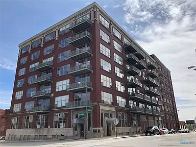 Foto principal - 745 Washington St