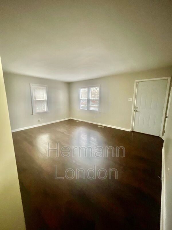Building Photo - 224 S Harvey Ave