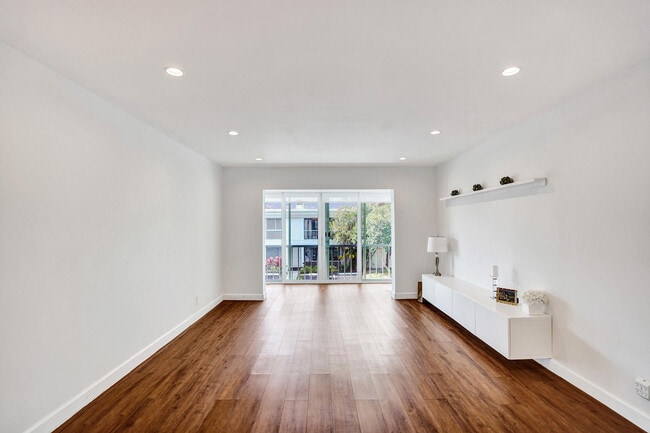 Foto del edificio - 6289 Bay Club Dr