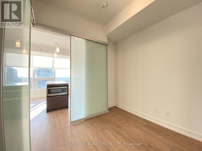 Building Photo - 203-203 College St