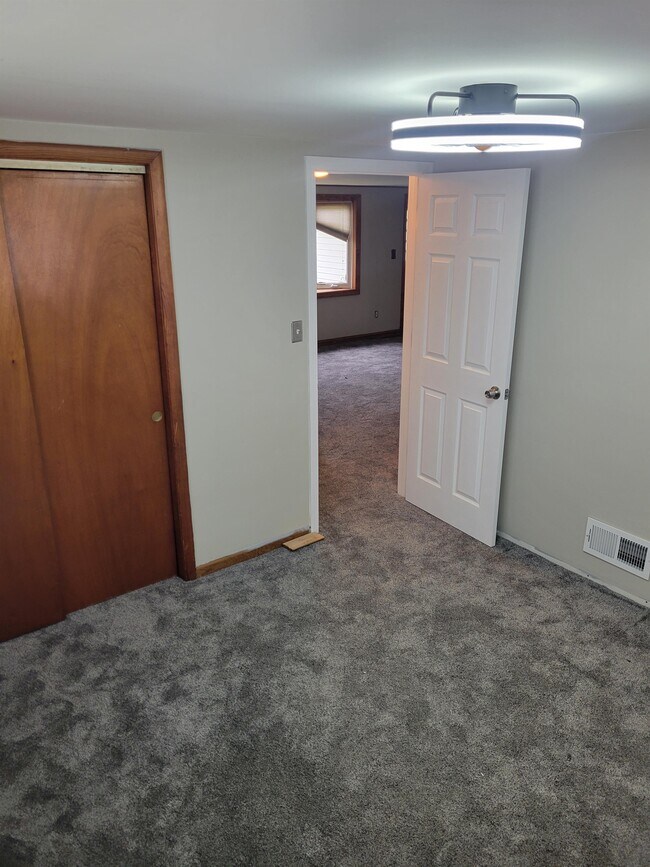 Building Photo - 544 W Stanton Ln