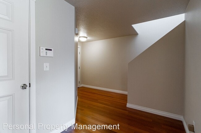 Building Photo - 3 br, 2.5 bath House - 7027 NE 56th St.