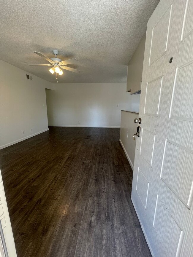 Foto del edificio - Lovely 2 Bedroom /  1 Bathroom for rent $2...