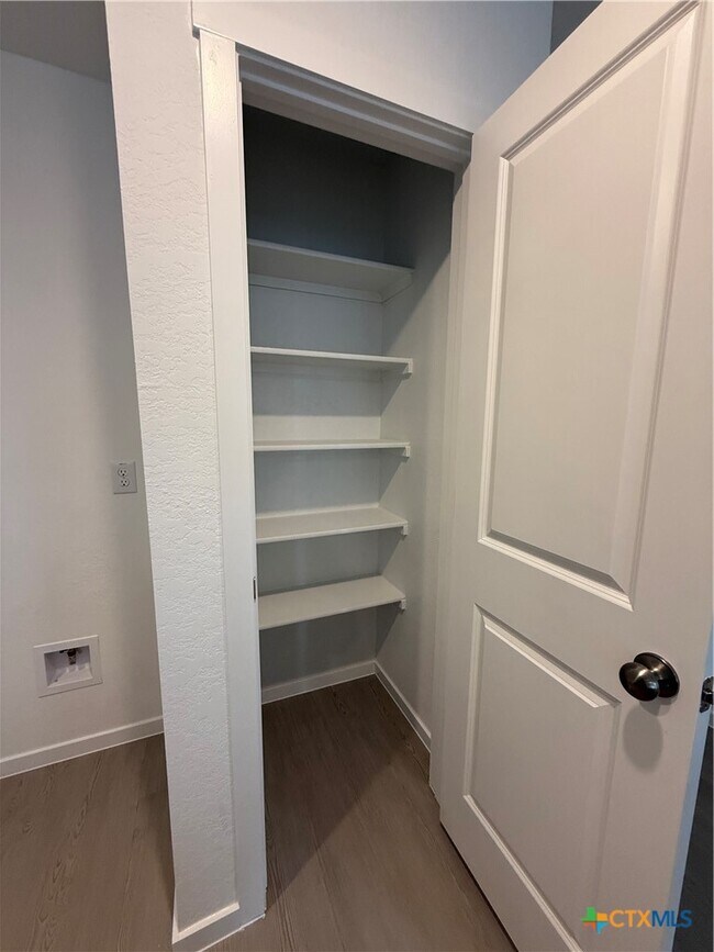 Foto del edificio - 315 Moscato Rd