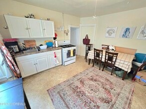 Building Photo - 610 1st Ave