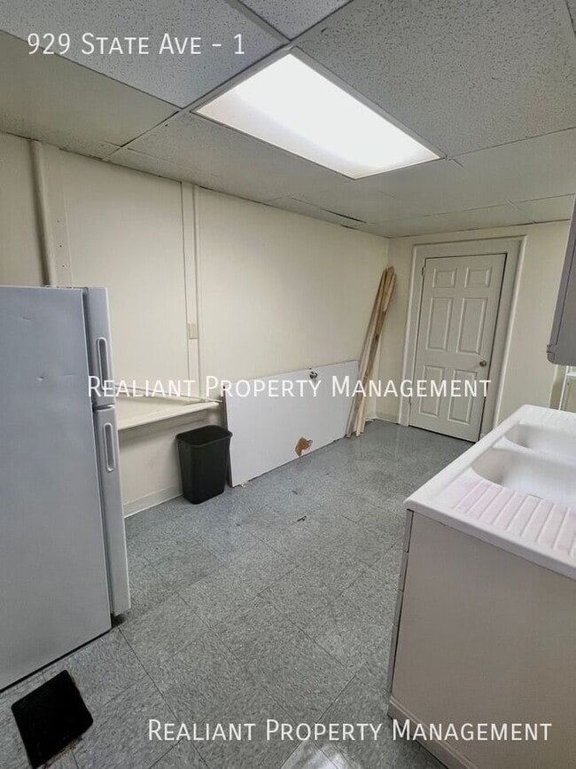 Building Photo - 929 State Ave