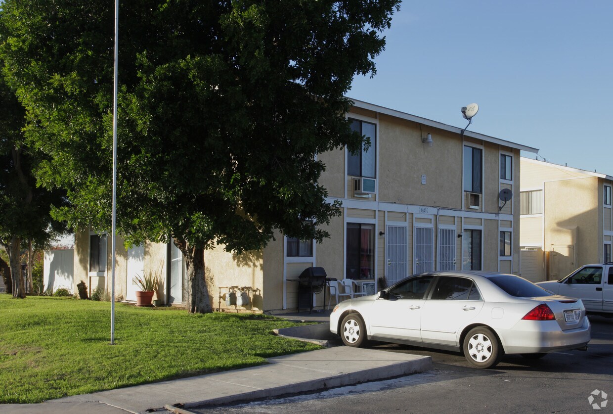 Building Photo - 8125 Philbin Ave