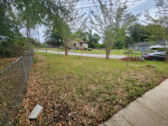 Foto del edificio - 2639 Willow St