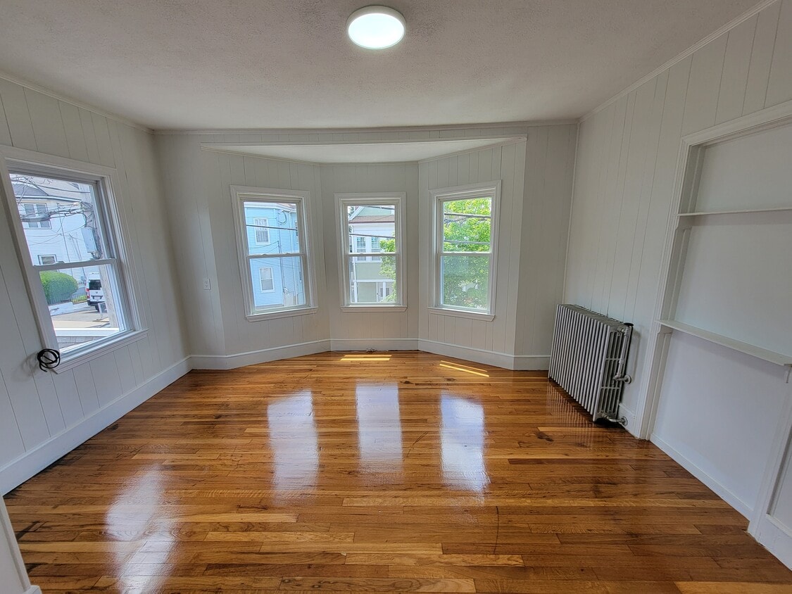 14 Cleveland Ave Unit 1, Everett, MA 02149 Condo for Rent in Everett