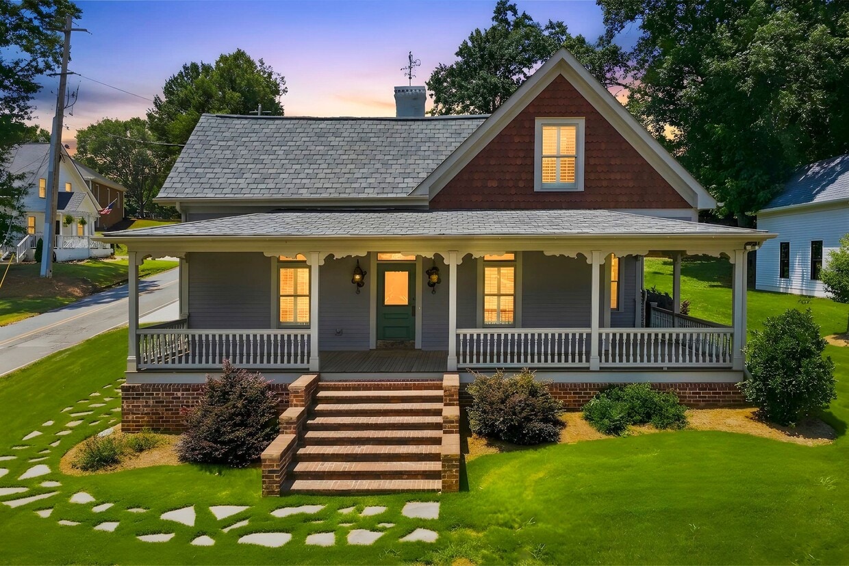 Photo - 185 W Moreno St (Buford, GA)