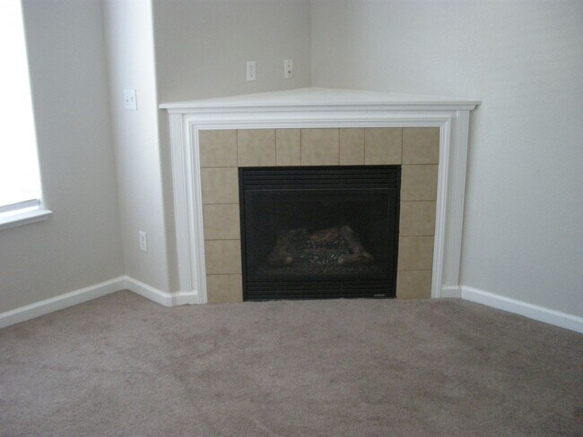Foto del edificio - Two Bedroom, Two and a Half Bath Townhome ...