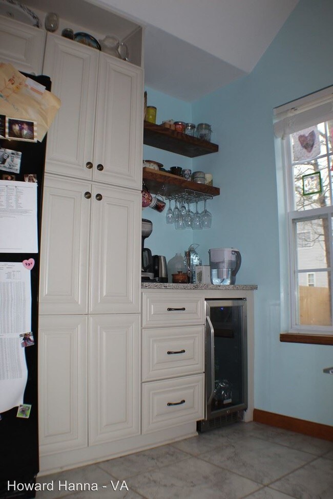 Building Photo - 4 br, 2.5 bath House - 613 Captain Cooke Way