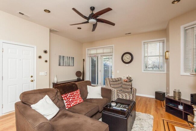 Foto del edificio - 2 bedroom in Chicago IL 60613