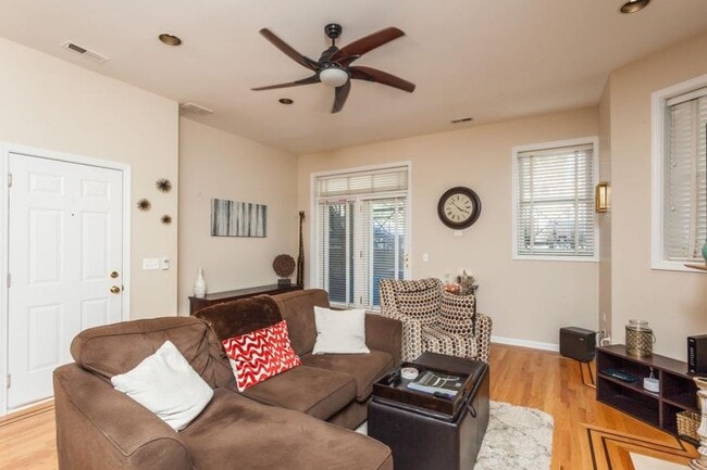 Building Photo - 2 bedroom in Chicago IL 60613